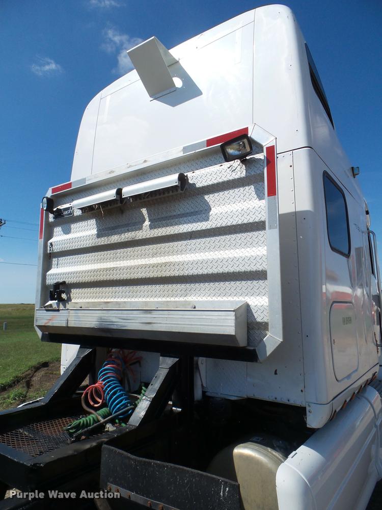 image for item L6980 2001 Peterbilt 387 semi truck