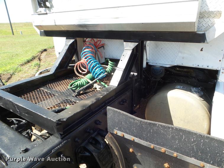 image for item L6980 2001 Peterbilt 387 semi truck