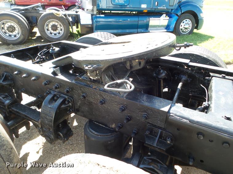 image for item L6980 2001 Peterbilt 387 semi truck