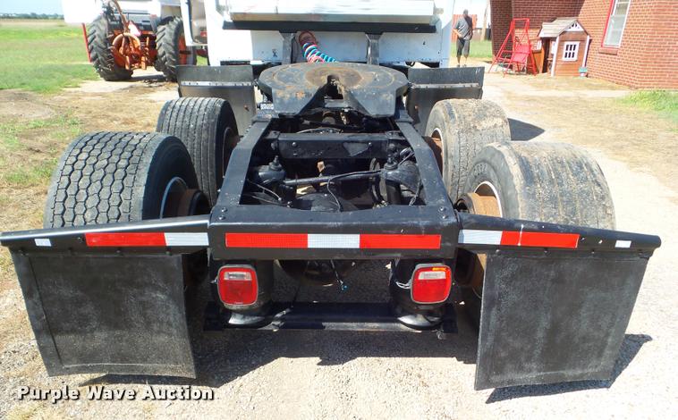 image for item L6980 2001 Peterbilt 387 semi truck