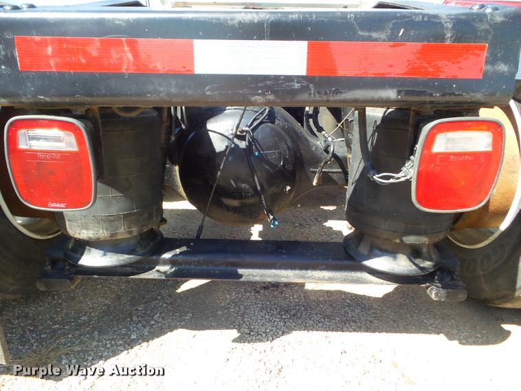 image for item L6980 2001 Peterbilt 387 semi truck