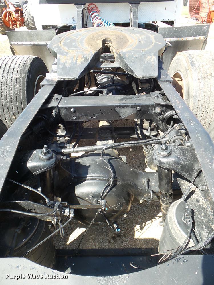 image for item L6980 2001 Peterbilt 387 semi truck