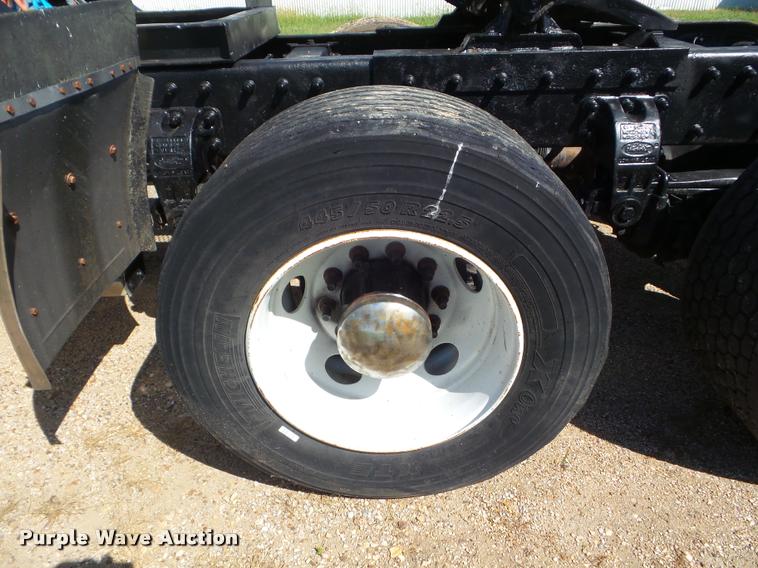 image for item L6980 2001 Peterbilt 387 semi truck