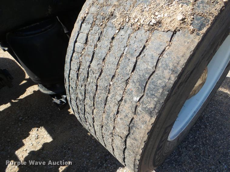 image for item L6980 2001 Peterbilt 387 semi truck