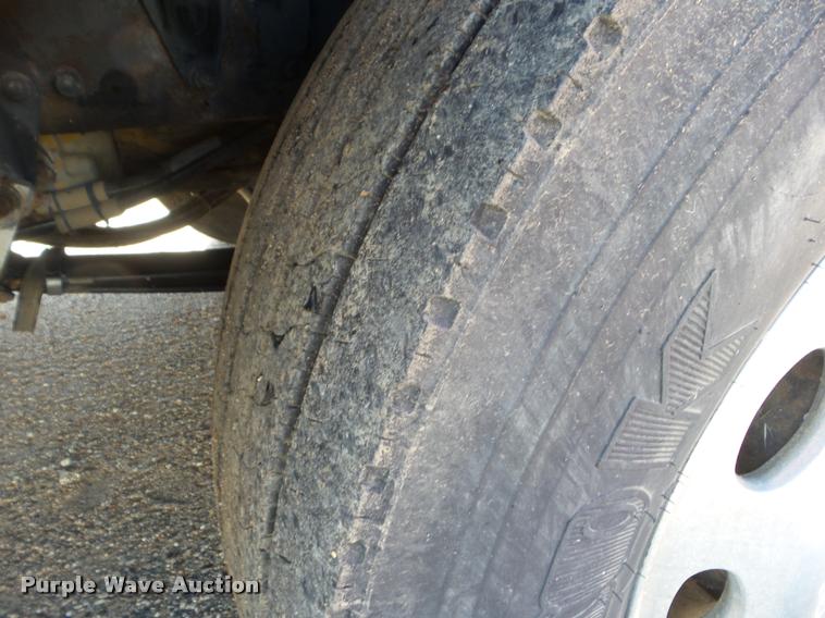 image for item L6980 2001 Peterbilt 387 semi truck