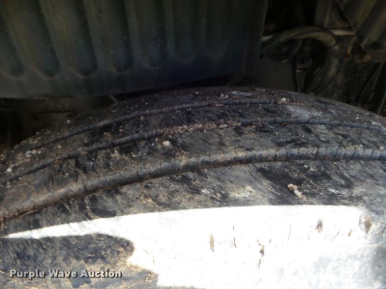 image for item L6980 2001 Peterbilt 387 semi truck