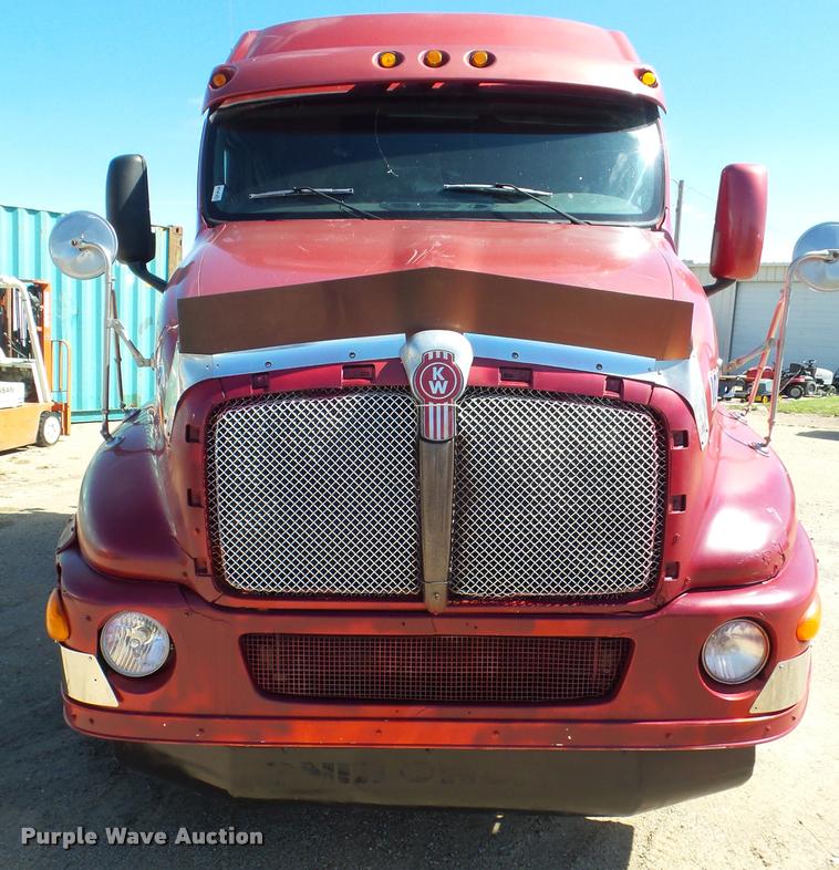 image for item L6981 2004 Kenworth T2000 semi truck