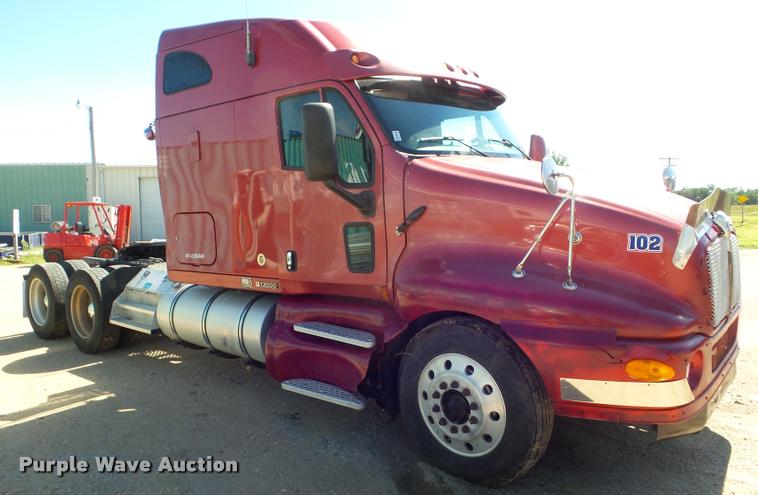 image for item L6981 2004 Kenworth T2000 semi truck