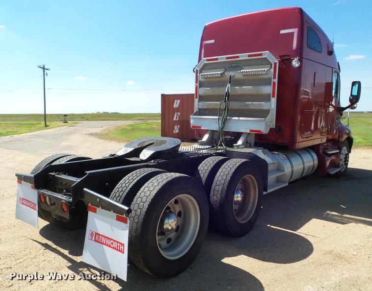 image for item L6981 2004 Kenworth T2000 semi truck
