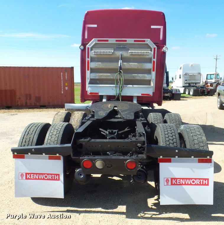 image for item L6981 2004 Kenworth T2000 semi truck