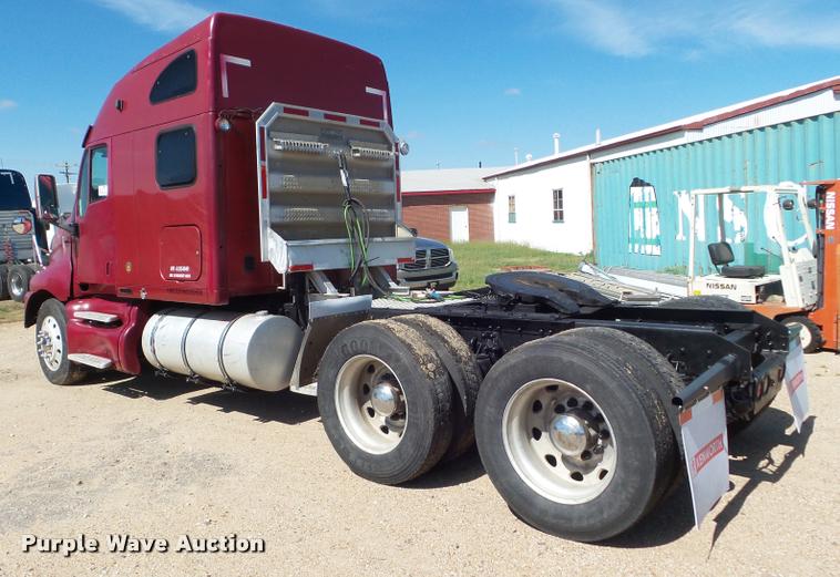 image for item L6981 2004 Kenworth T2000 semi truck