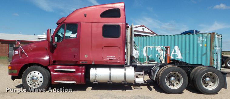 image for item L6981 2004 Kenworth T2000 semi truck