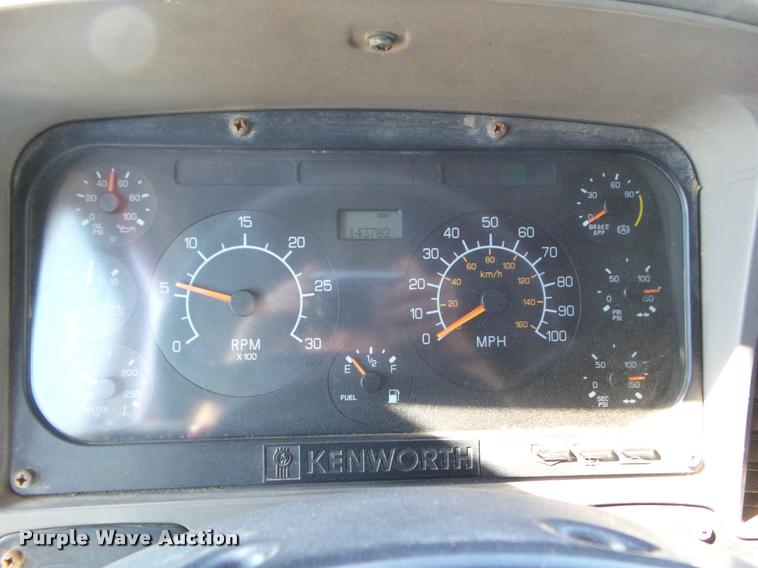 image for item L6981 2004 Kenworth T2000 semi truck