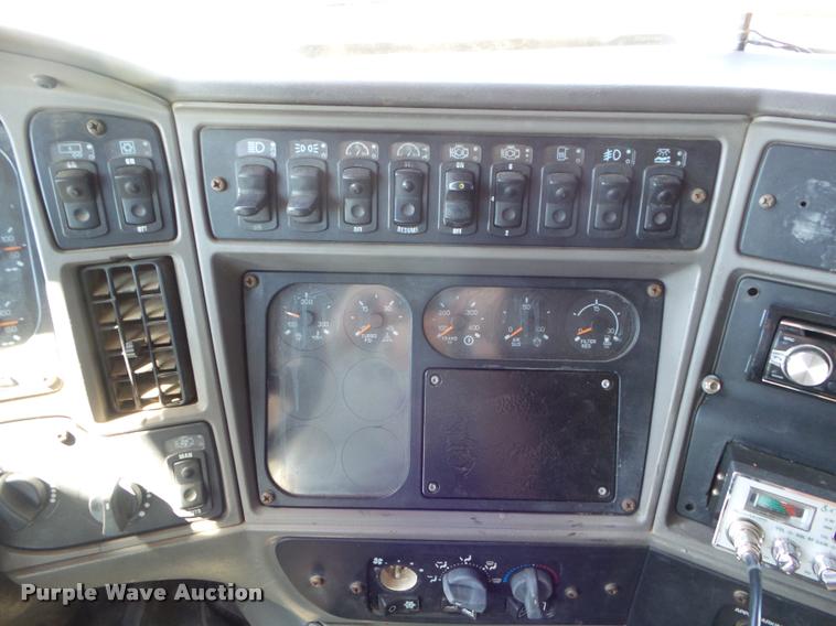 image for item L6981 2004 Kenworth T2000 semi truck