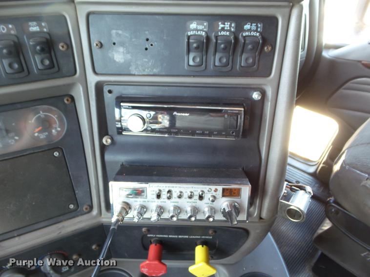 image for item L6981 2004 Kenworth T2000 semi truck