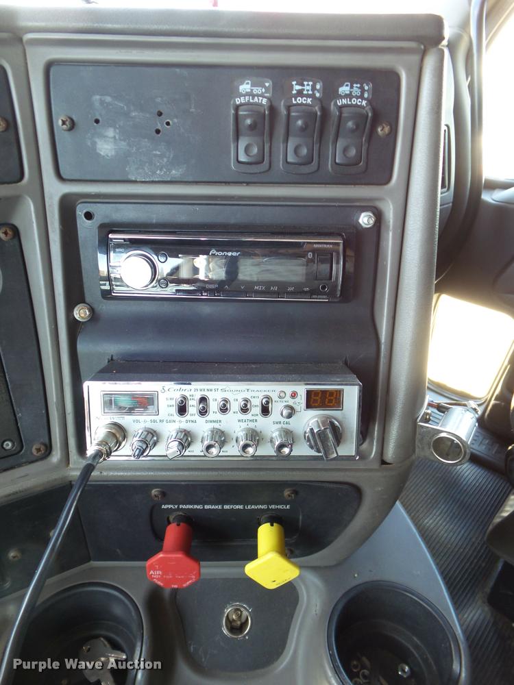 image for item L6981 2004 Kenworth T2000 semi truck