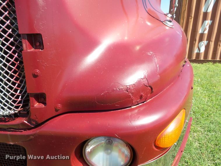 image for item L6981 2004 Kenworth T2000 semi truck