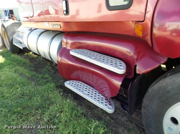 image for item L6981 2004 Kenworth T2000 semi truck