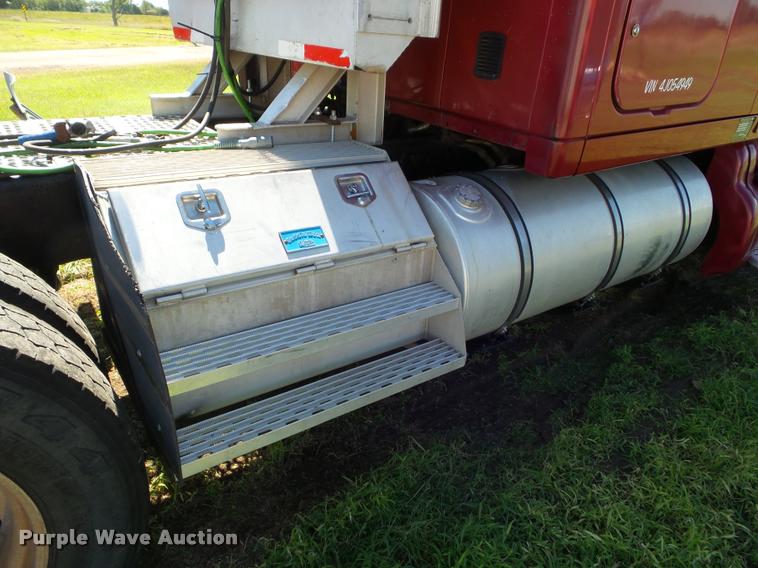 image for item L6981 2004 Kenworth T2000 semi truck