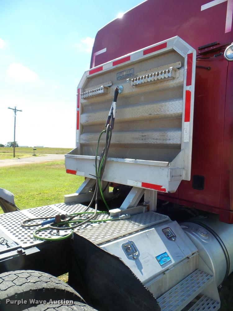 image for item L6981 2004 Kenworth T2000 semi truck