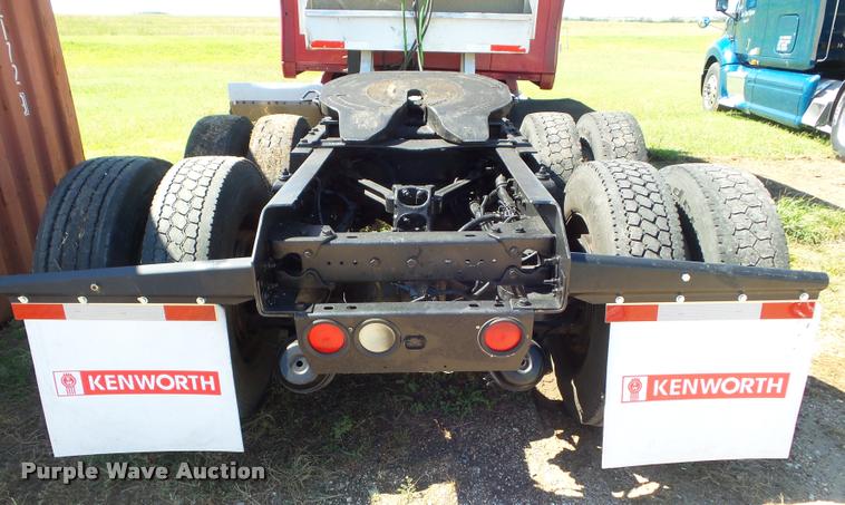 image for item L6981 2004 Kenworth T2000 semi truck