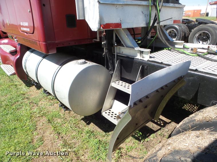 image for item L6981 2004 Kenworth T2000 semi truck