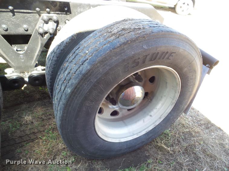 image for item L6981 2004 Kenworth T2000 semi truck