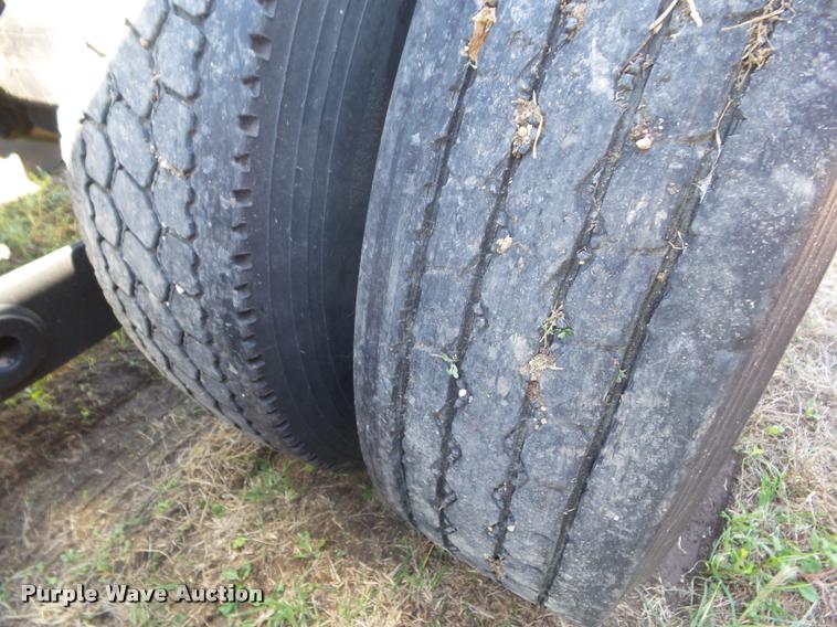 image for item L6981 2004 Kenworth T2000 semi truck