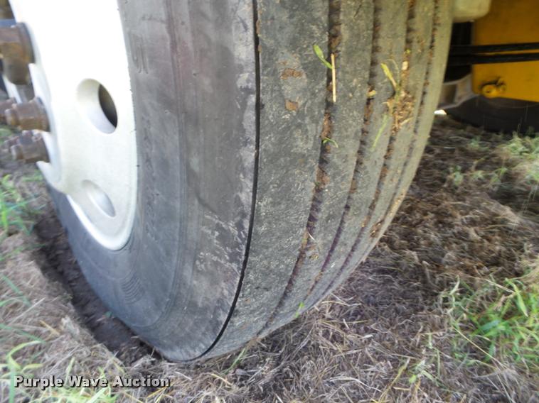 image for item L6981 2004 Kenworth T2000 semi truck