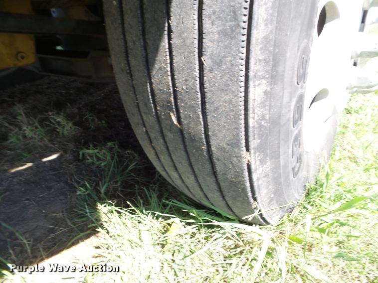 image for item L6981 2004 Kenworth T2000 semi truck