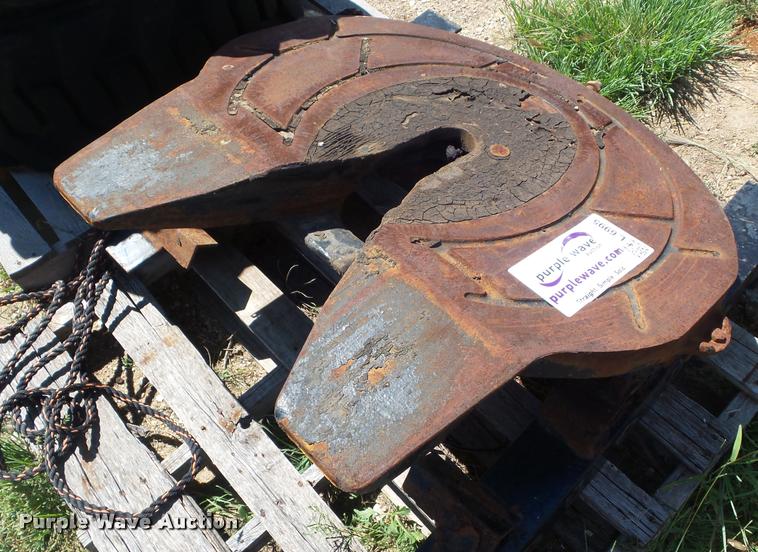 image for item L6995 Fixed fifth wheel plate