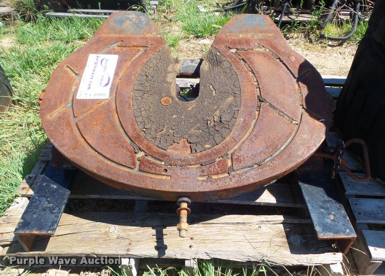 image for item L6995 Fixed fifth wheel plate