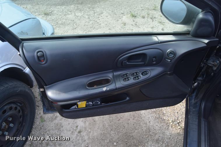 image for item L2603 2000 Dodge Intrepid