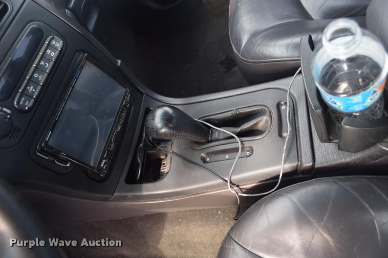 image for item L2603 2000 Dodge Intrepid