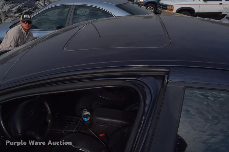 image for item L2603 2000 Dodge Intrepid