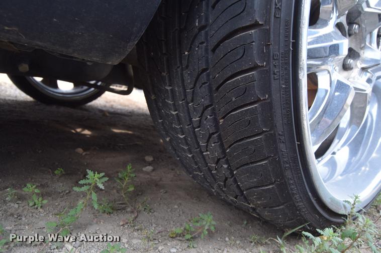 image for item L2603 2000 Dodge Intrepid