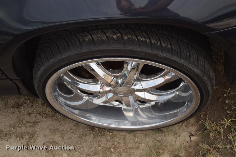 image for item L2603 2000 Dodge Intrepid