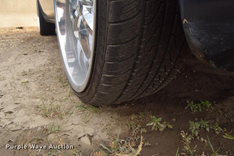 image for item L2603 2000 Dodge Intrepid