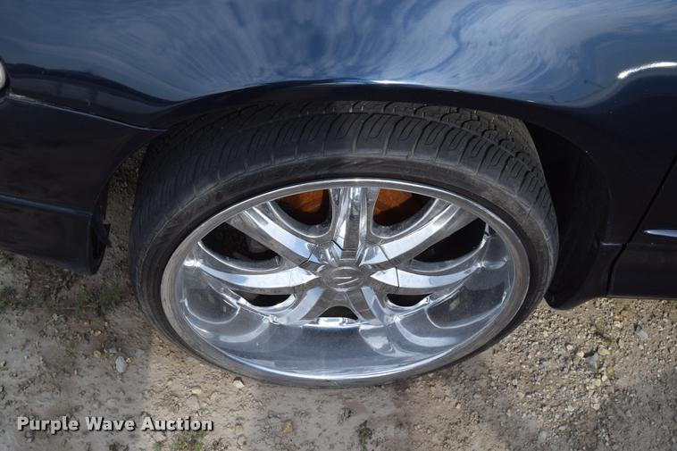 image for item L2603 2000 Dodge Intrepid