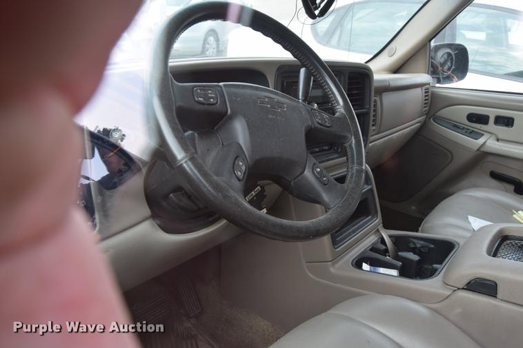 image for item L2605 2003 Chevrolet Tahoe SUV