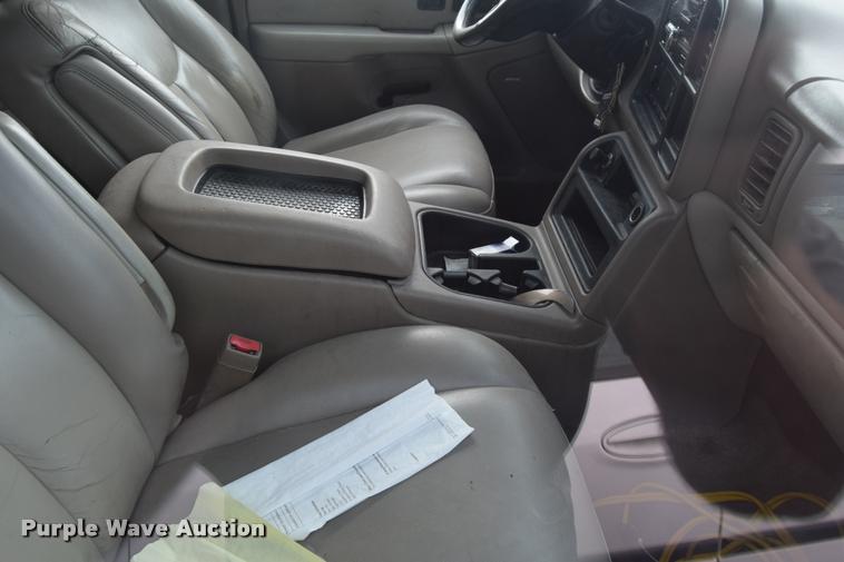 image for item L2605 2003 Chevrolet Tahoe SUV