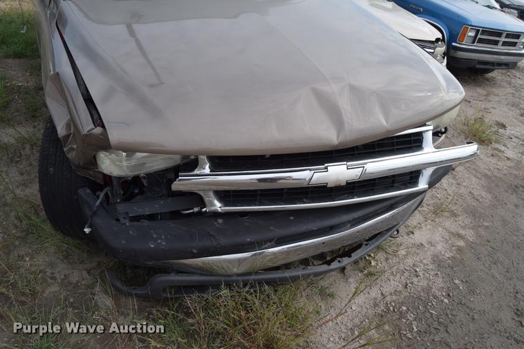 image for item L2605 2003 Chevrolet Tahoe SUV