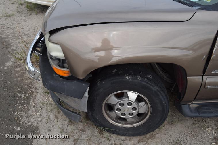 image for item L2605 2003 Chevrolet Tahoe SUV