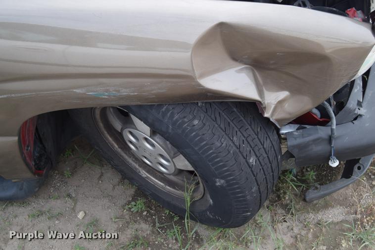 image for item L2605 2003 Chevrolet Tahoe SUV