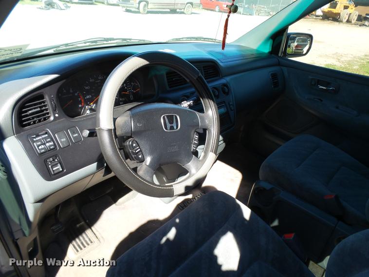 image for item L2716 2002 Honda Odyssey van