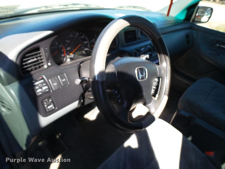 image for item L2716 2002 Honda Odyssey van