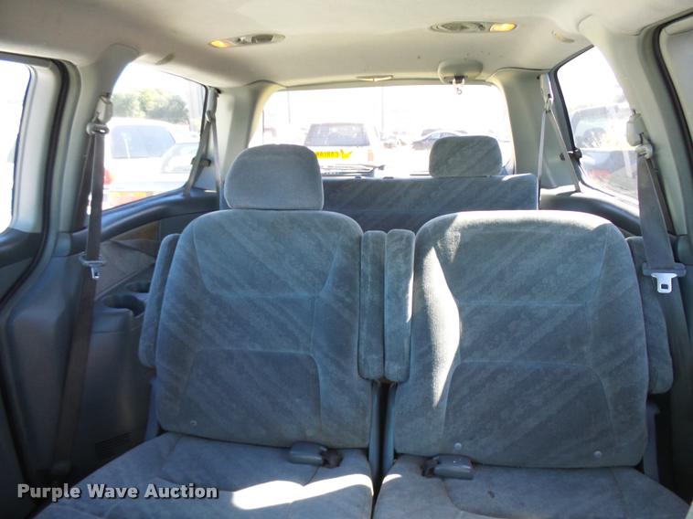 image for item L2716 2002 Honda Odyssey van