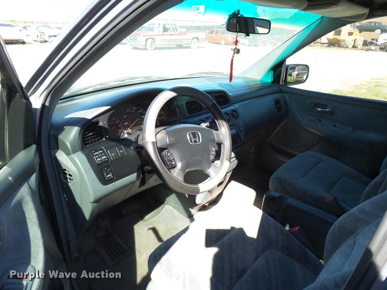 image for item L2716 2002 Honda Odyssey van
