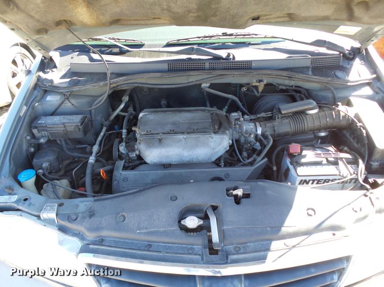 image for item L2716 2002 Honda Odyssey van