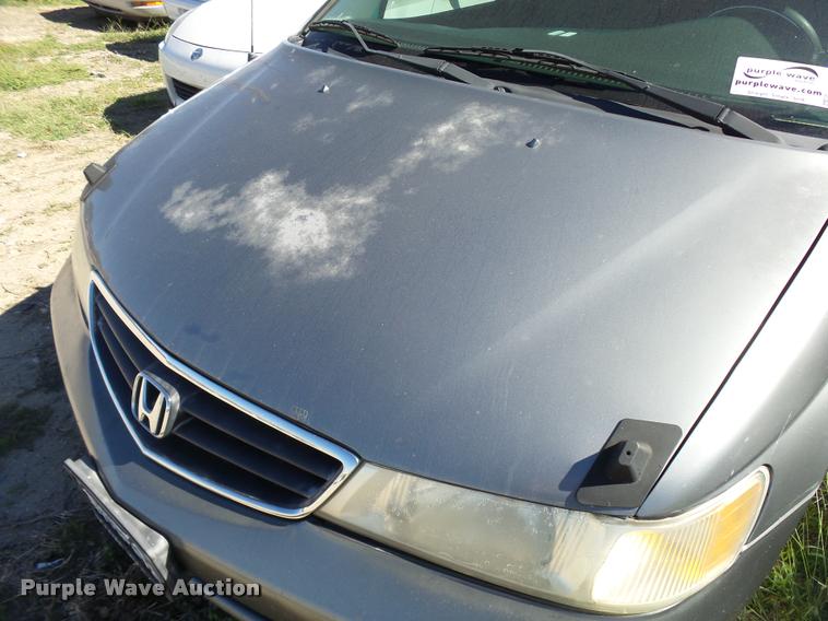 image for item L2716 2002 Honda Odyssey van